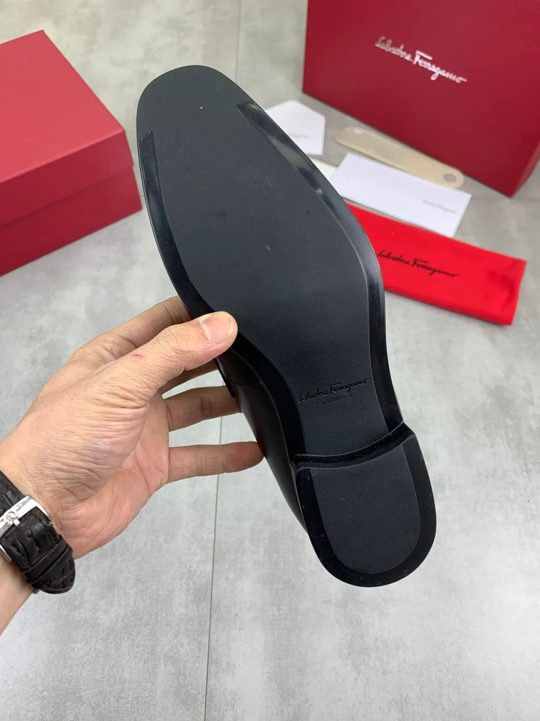 Men's men's shoes 💰P600💰[New model] High quality water-dyed cowhide 🆘[Salvatore Ferragamo] Ferragamo's latest casual business leather shoes for men! Listed simultaneously! The fabric is made of specially imported original calfskin, and the interior is made of imported water-dyed cowhide. It is absolutely luxurious and leads the fashion trend. High-end rubber outsole, size: 38-44 (45 and 46 can be customized) 5️⃣ colors available